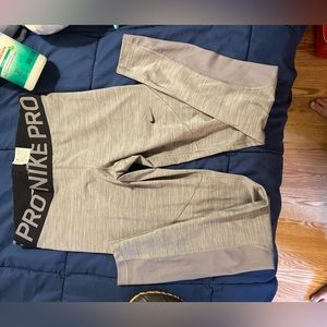 Nike pro grey leggings